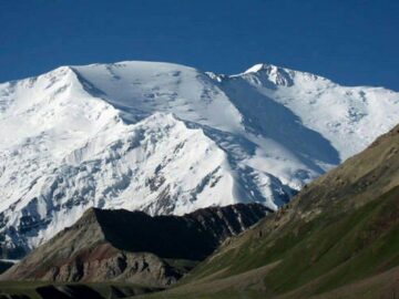 صعود کوهنوردان خوزستانی به قله لنین قرقیزستان