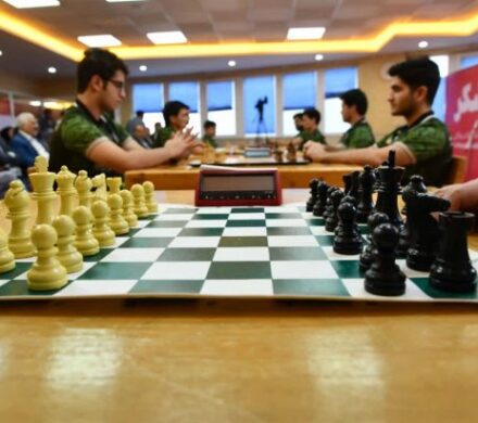 اولین دوره مسابقات بین‌المللی شطرنج نُرم استاد بزرگی در اهواز آغاز شد/ نبرد مهره‌ها در سرزمین شکر