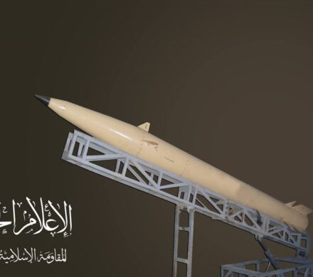 هدف قرارگرفتن پایگاه اشغالگران آمریکایی در سوریه/ رونمایی مقاومت عراق از موشک هوشمند برای اولین بار