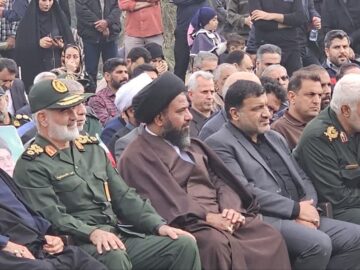 گزارش تصویری؛ حضور مدیر عامل شرکت فولاد اکسین خوزستان به همراه جمعی از مسئولین شرکت در مراسم تشییع شهید گمنام در منطقه باهنر اهواز