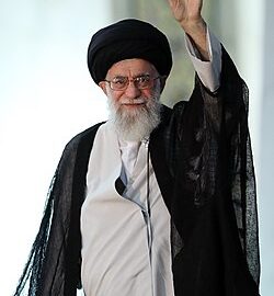 امام خامنه ای: اگر غلطی از آنها سر بزند، اسرائیل را با خاک یکسان خواهیم کرد