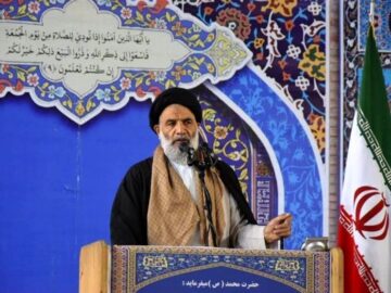 امام جمعه اهواز تاکید کرد: معلم‌ها برای حفظ شاخصه‌های شهید مطهری در وجود خود تلاش کنند