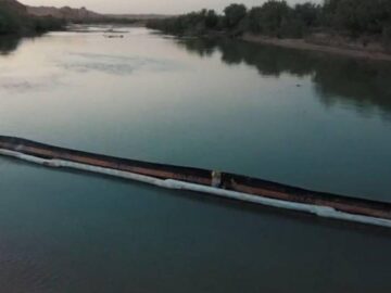 تلاش برای رفع آلودگی نفتی در رودخانه مارون خوزستان