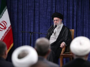 امام خامنه‌ای: یقه جنایتکار نباید رها شود/ همه باید اتحاد ملی را حفظ کنند