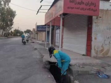 استمرار بی وقفه عملیات لایروبی جوی های روباز در ناحیه چهار معاونت خدمات شهری شهرداری شوشتر