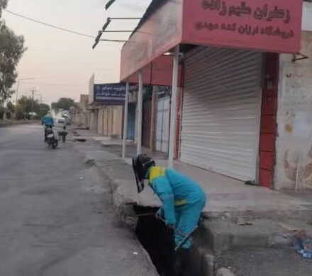 استمرار بی وقفه عملیات لایروبی جوی های روباز در ناحیه چهار معاونت خدمات شهری شهرداری شوشتر