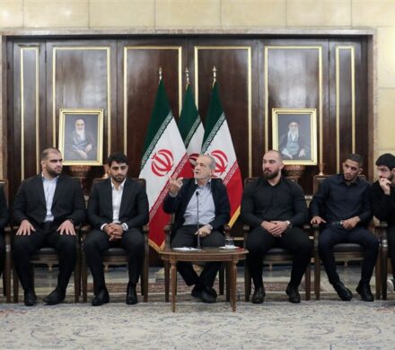پزشکیان در دیدار تیم ملی کشتی‌: تسلیم‌شدن در وجود ما نیست