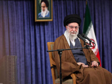 رهبر انقلاب خطاب به رئیس جمهور آمریکا: شما چه کاره دنیایید؟/ صنعت هستهای ایران ربطی به آمریکا ندارد